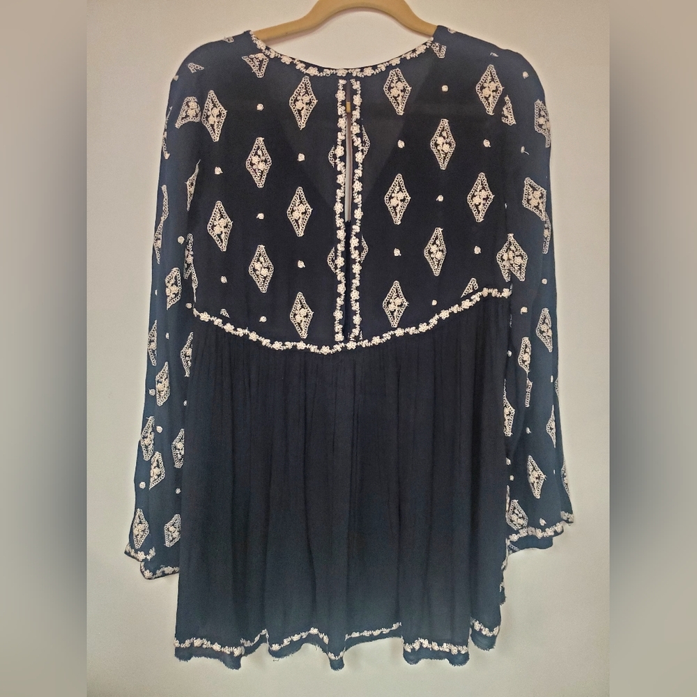 Free People Boho Embroidered BK/WH Tunic Top sz XS. - Picture 6 of 7